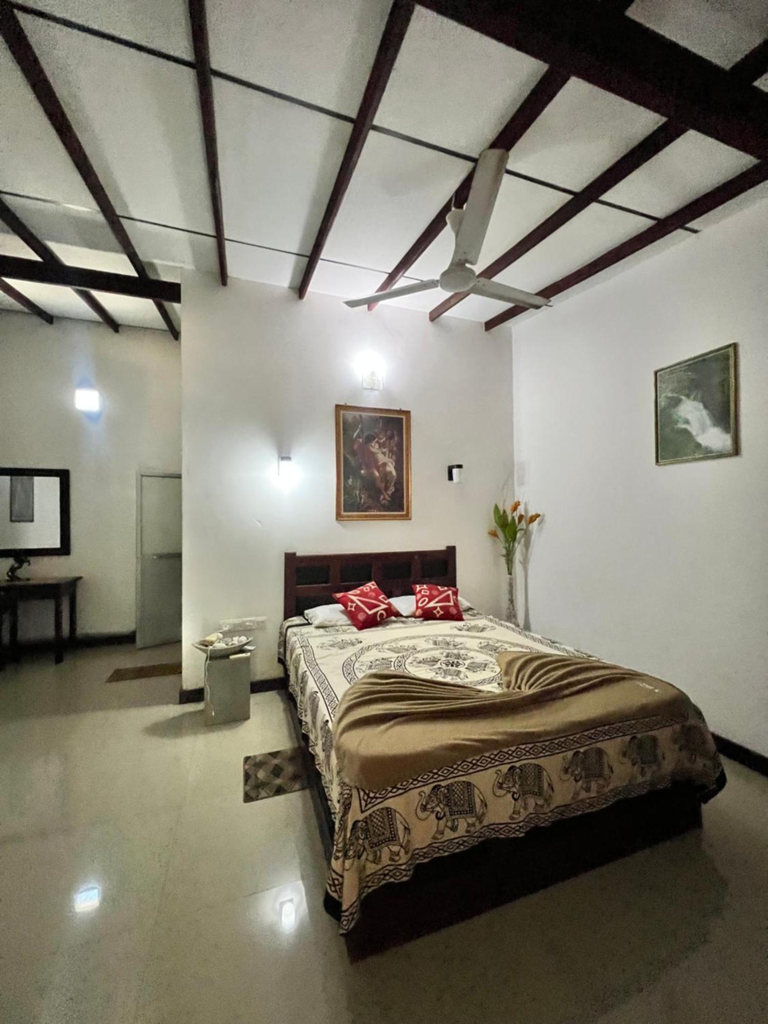 Sylvester Villa Hostel เนกอมโบ ภายนอก รูปภาพ