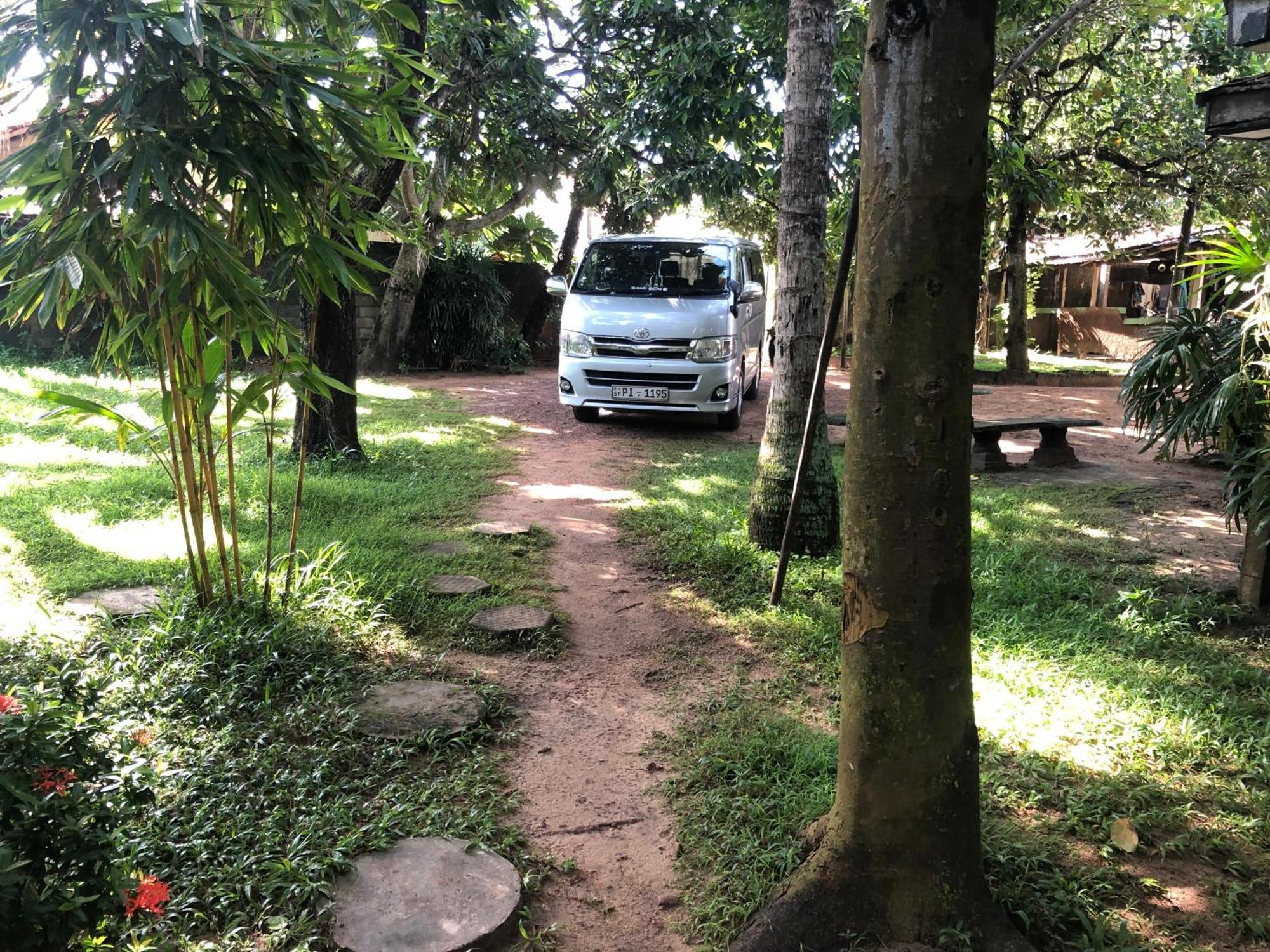 Sylvester Villa Hostel เนกอมโบ ภายนอก รูปภาพ